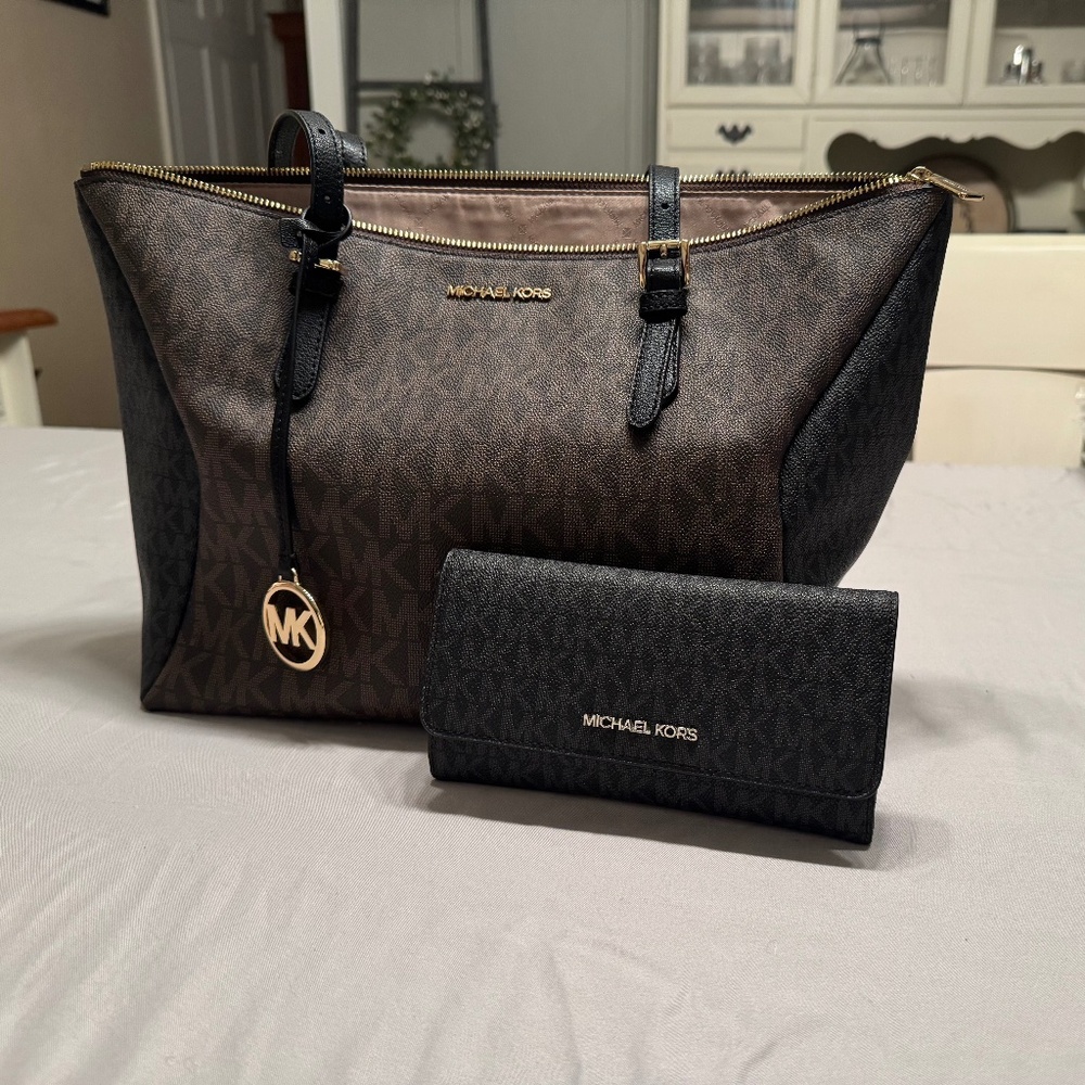 Michael Kors Coraline Large Signature Tote Brown/Black with Wallet Bundle